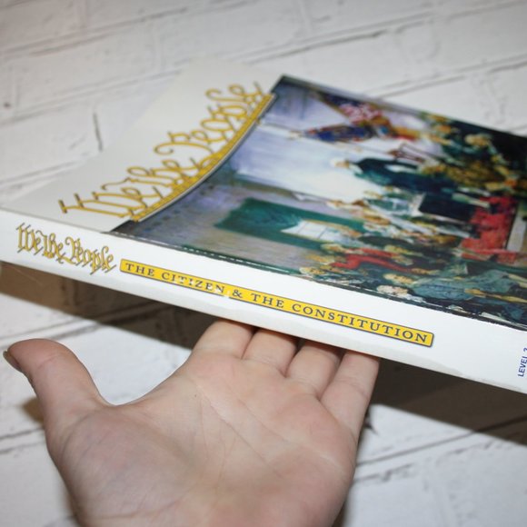 2009 WE THE PEOPLE The citizen and the constitution book (bL) - Picture 2 of 4